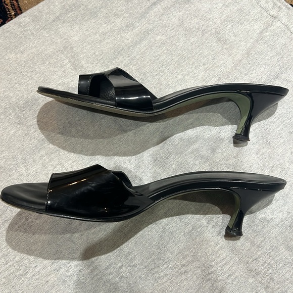 Donald J. Pliner Salya black patent sandal. Size 9.5 - Picture 4 of 8